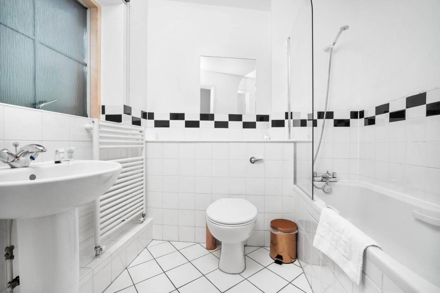 City Centre - Two Bedroom Apartment - Juliet Balcony - Secure Parking - Wifi - Smart Tv - Top Rated -33S Birmingham Buitenkant foto