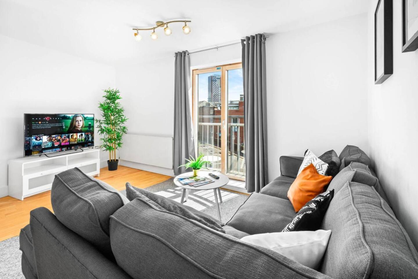 City Centre - Two Bedroom Apartment - Juliet Balcony - Secure Parking - Wifi - Smart Tv - Top Rated -33S Birmingham Buitenkant foto