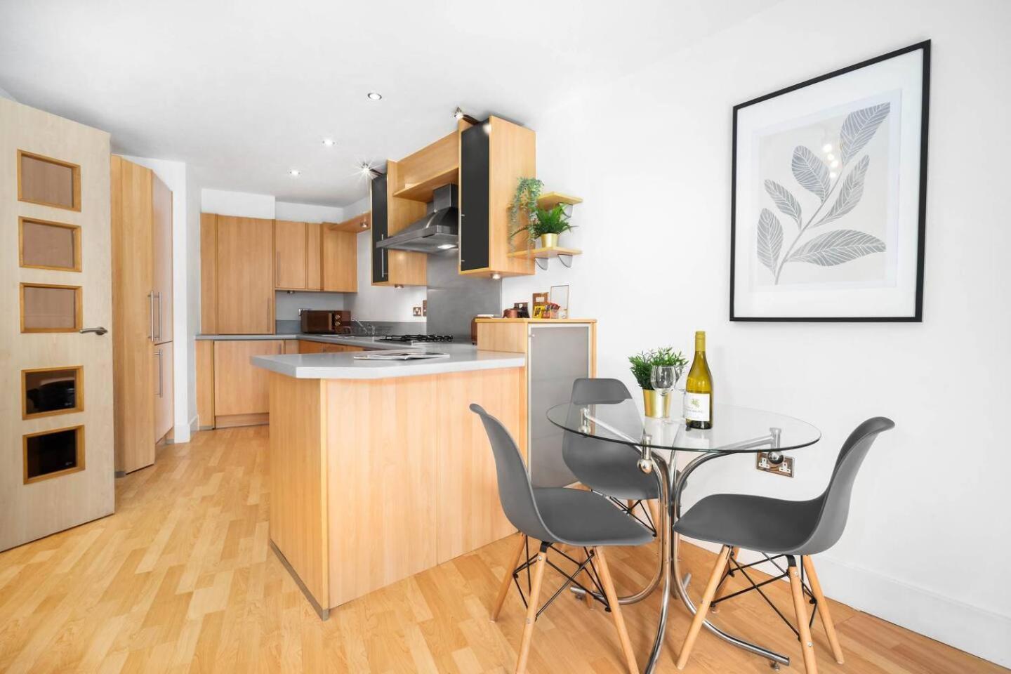 City Centre - Two Bedroom Apartment - Juliet Balcony - Secure Parking - Wifi - Smart Tv - Top Rated -33S Birmingham Buitenkant foto