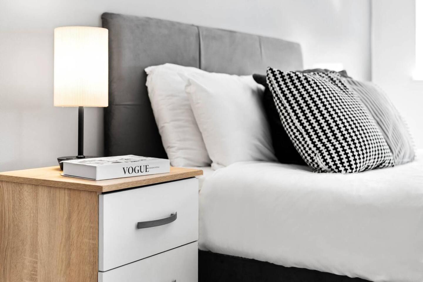 City Centre - Two Bedroom Apartment - Juliet Balcony - Secure Parking - Wifi - Smart Tv - Top Rated -33S Birmingham Buitenkant foto
