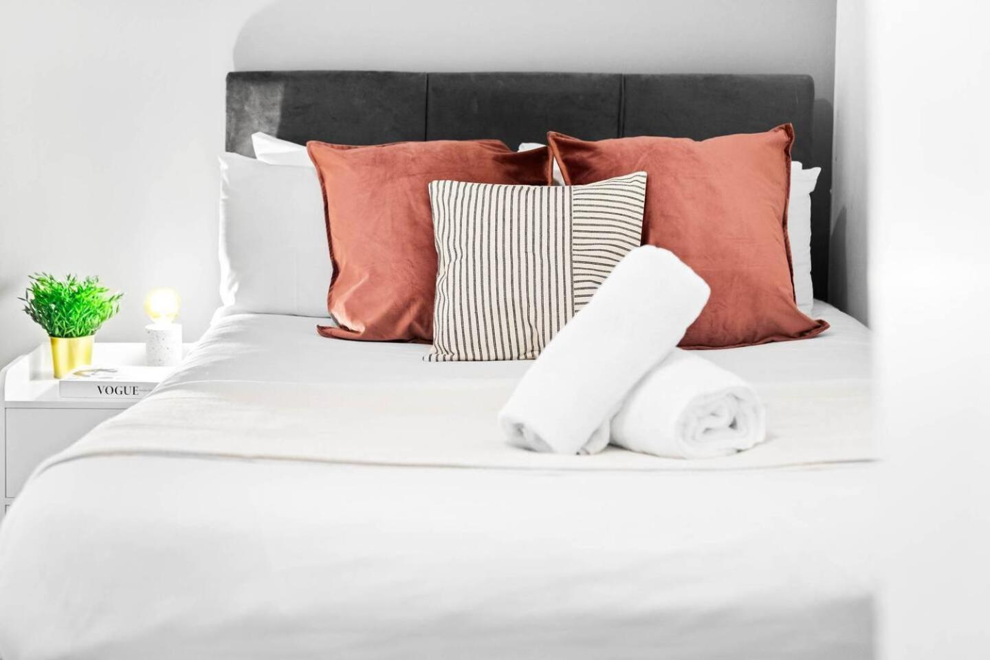 City Centre - Two Bedroom Apartment - Juliet Balcony - Secure Parking - Wifi - Smart Tv - Top Rated -33S Birmingham Buitenkant foto