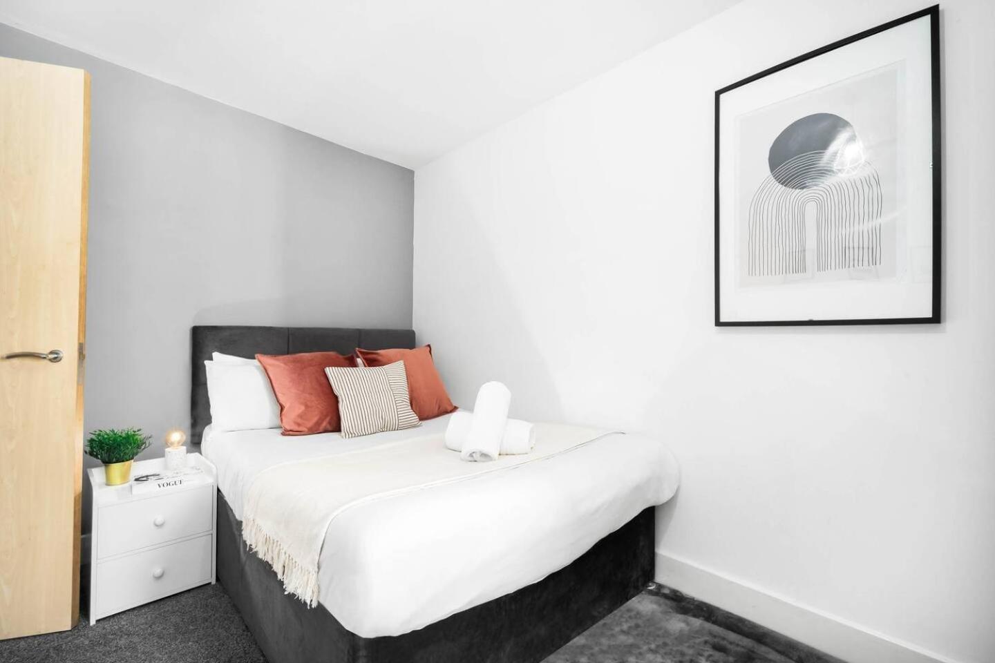 City Centre - Two Bedroom Apartment - Juliet Balcony - Secure Parking - Wifi - Smart Tv - Top Rated -33S Birmingham Buitenkant foto