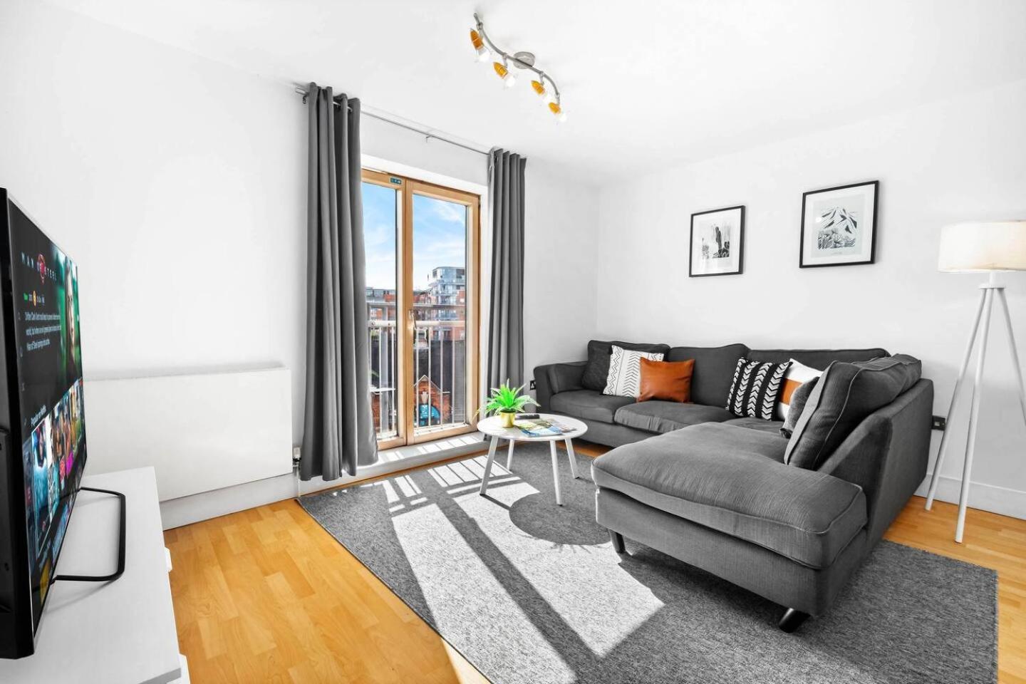 City Centre - Two Bedroom Apartment - Juliet Balcony - Secure Parking - Wifi - Smart Tv - Top Rated -33S Birmingham Buitenkant foto